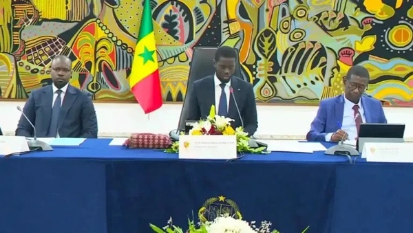 Révision constitutionnelle : le Premier ministre peut désormais présider le Conseil des ministres !