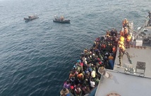 Large de Dakar : 153 migrants secourus par la Marine nationale Large de Dakar : 153 migrants secourus par la Marine nationale