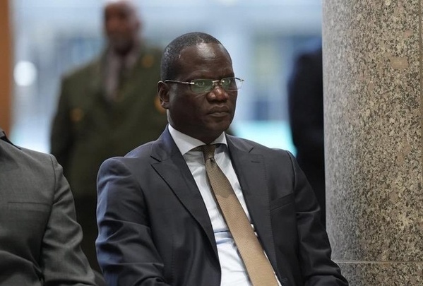 Crise à Awalé : les départs se multiplient autour d’Abdourahmane Diouf Crise à Awalé : les départs se multiplient autour d’Abdourahmane Diouf