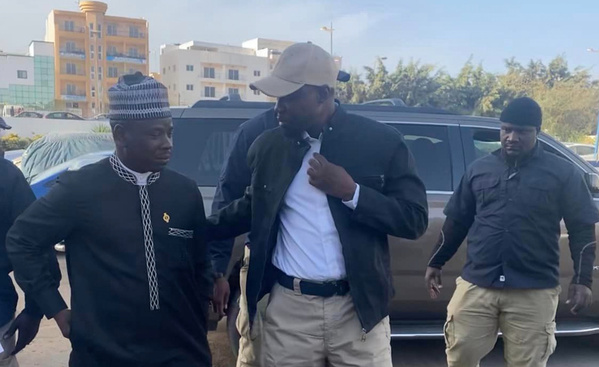 Sonko convoque son état-major à la Cité Keur Gorgui Sonko convoque son état-major à la Cité Keur Gorgui