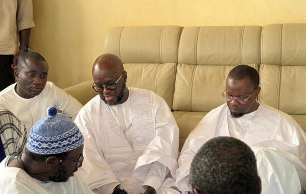 Touba en deuil : Ousmane Sonko présente ses condoléances après le décès de Serigne Cheikh Saliou Mbacké Touba en deuil : Ousmane Sonko présente ses condoléances après le décès de Serigne Cheikh Saliou Mbacké