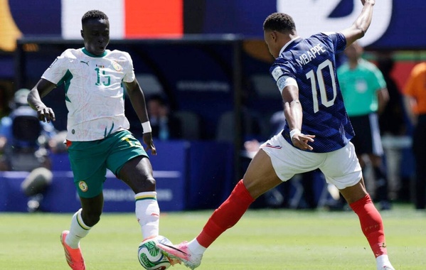 Le Sénégal chute devant la France (1-3) : Les tops et les flops Le Sénégal chute devant la France (1-3) : Les tops et les flops