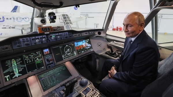 «Véritable révolution en six ans» : Vladimir Poutine a inspecté les nouveaux avions civils russes «Véritable révolution en six ans» : Vladimir Poutine a inspecté les nouveaux avions civils russes