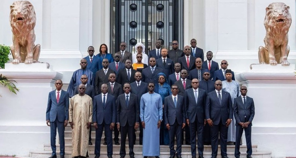 Sénégal : le président de la République trace la ligne politique du gouvernement aux niveaux territorial et international Sénégal : le président de la République trace la ligne politique du gouvernement aux niveaux territorial et international