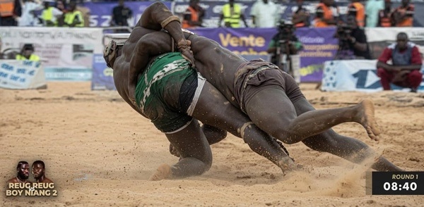 Lutte : Reug Reug renverse Boy Niang 2 et signe un retour tonitruant dans l’arène