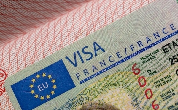 Rendez-vous payants, refus massifs : la colère monte contre le système des visas